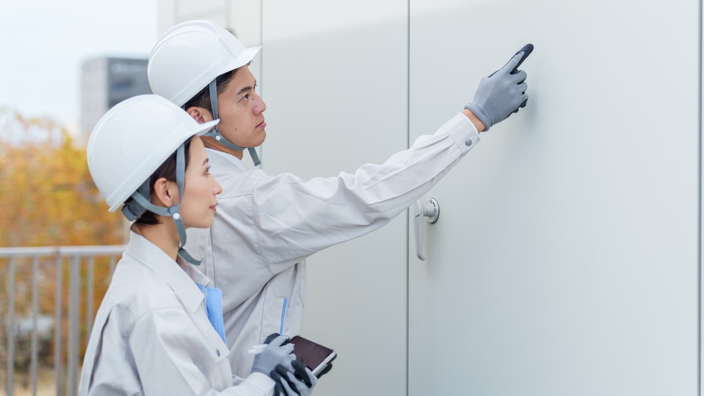 保安管理員の男女